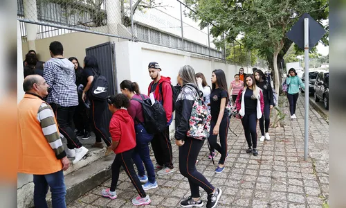 Mais de 1 milhão de estudantes retornam às aulas no Paraná