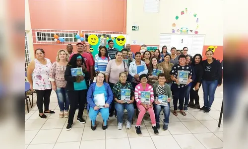 Alunos da EJA começam a receber kits de material escolar