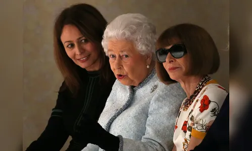 Rainha Elizabeth vai a desfile na Semana de Moda de Londres