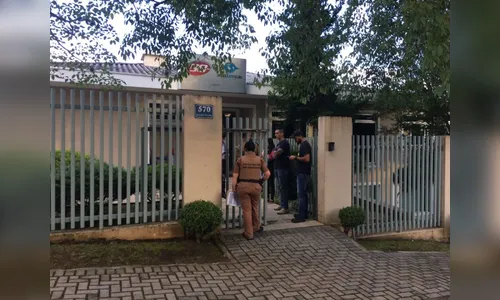 Portaria das rádios 98 FM e Mundo Livre FM é alvo de atentado com bomba caseira 