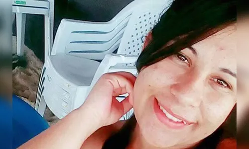 Moça morre ao levar choque com escova elétrica de cabelo que ganhou de brinde