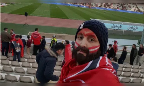 Iraniana se veste de homem para entrar em estádio de futebol