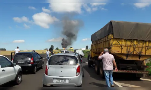 
							Caminhão de gás pega fogo e interdita Contorno de Rolândia
						
						