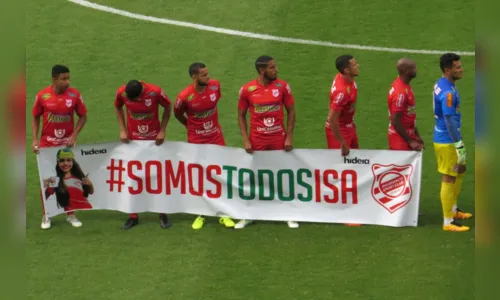 
							Jogadores do Rio Branco-PR homenageiam youtuber assassinada antes de partida
						
						