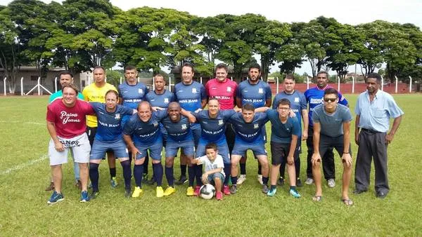 A equipe da Paiva Jeans lidera o Campeonato Regional Veterano de Rio Bom - Foto: Divulgação