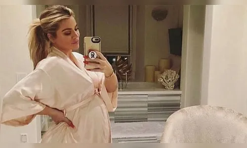 Khloé Kardashian afirma que vai comer placenta após o parto