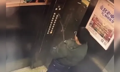 Menino se dá mal após fazer xixi em painel de elevador; veja vídeo