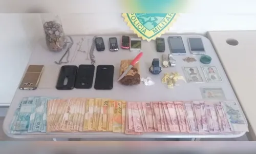 
							Casal é preso com maconha, cocaína e dinheiro em Jardim Alegre
						
						