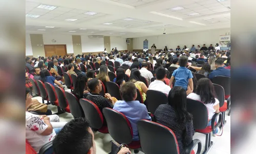 Arapongas realiza casamento comunitário