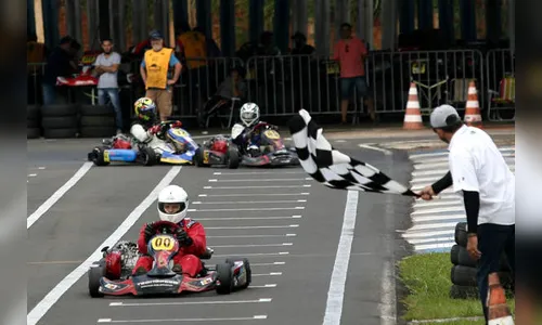 Campeonato Paranaense Light de Kart tem início com pilotos de cinco estados