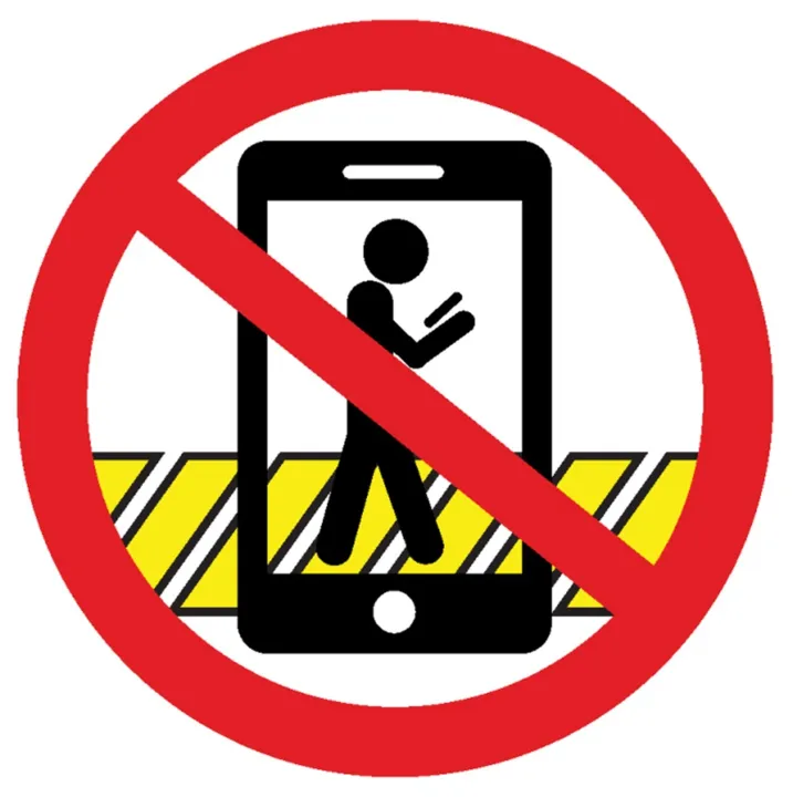 Cidade da Califórnia vai multar quem atravessar rua teclando ou falando ao celular (Foto: City of Montclair)