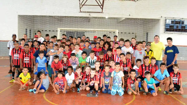 A escolinha de futsal funciona no Ginásio de Esportes Seccão - Foto: Divulgação