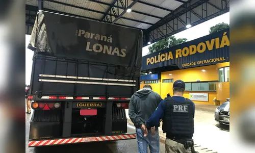 PRF prende motorista com R$ 2 milhões em cigarros contrabandeados