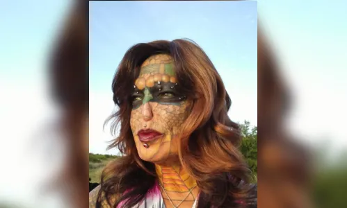 
							Transexual assume aparência de dragão e diz ser filha de cobra cascavel; veja vídeo
						
						