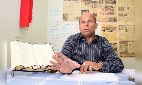 Previsão de Carlinhos Vidente sobre lesão de Neymar é destaque em jornal argentino