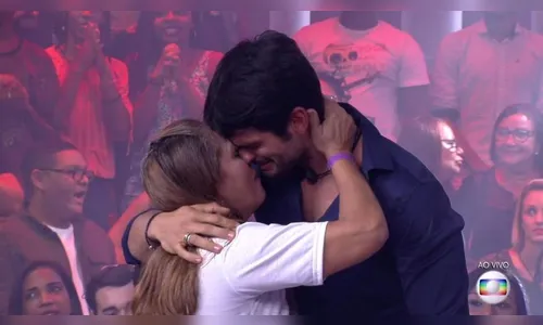 Lucas é eliminado e se desespera ao não ver a noiva