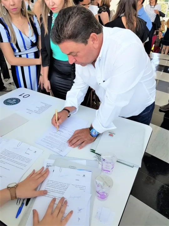 Prefeito assina convênio para reforma de Colégios no projeto “Escola Mil”