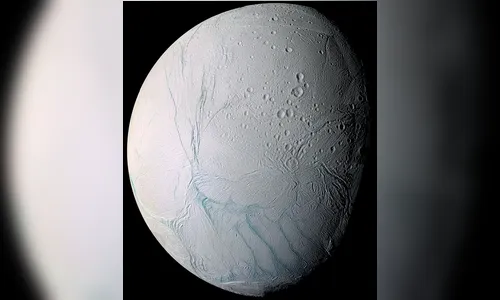 Lua de Saturno tem condições ideais para a vida, diz estudo