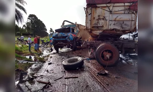 Acidente entre caminhões deixa trânsito congestionado na PR-218