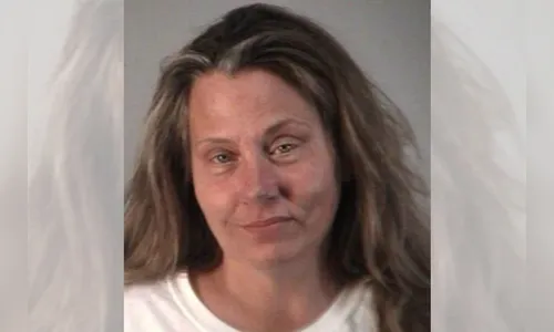 Mulher dá surra no namorado por ele ter interrompido ato sexual para jantar