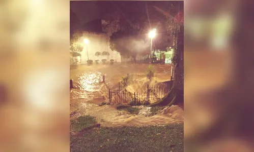 300 casas e 1,5 mil pessoas são afetadas pelas chuvas em Curitiba 