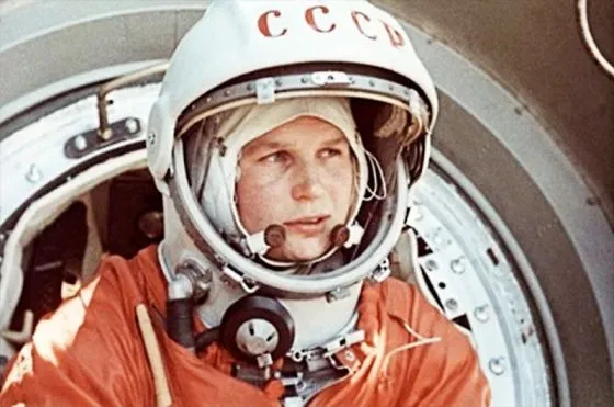 Valentina Tereshkova, a primeira mulher a viajar para o espaço.