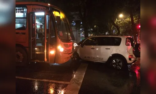 Bandidos sofrem acidente após roubarem esposa de policial militar