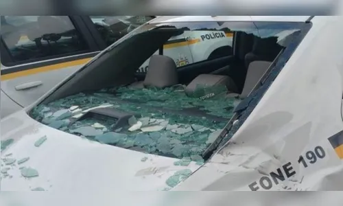 Mulher é presa após jogar TV no namorado e acertar carro da Brigada Militar