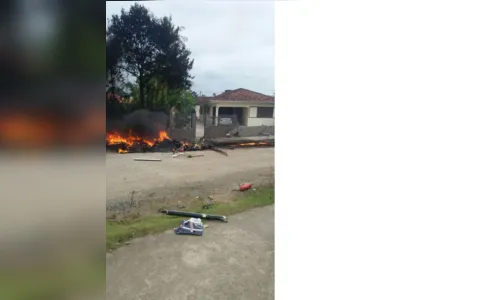 
							Três pessoas morrem após acidente com helicóptero; suspeita é que tripulação foi sequestrada
						
						