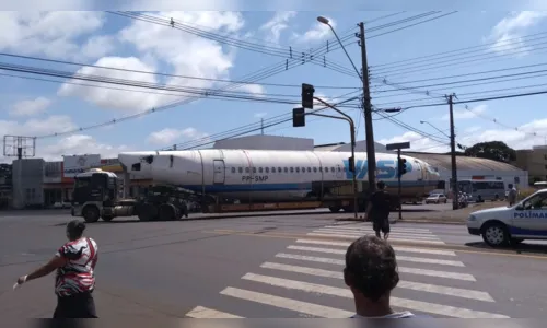 
							Avião transportado nas ruas de Apucarana chama a atenção
						
						