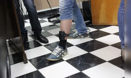 Usuário de tornozeleira eletrônica é flagrado dirigindo bêbado em Jandaia do Sul