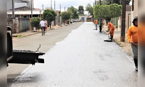Prefeitura executa manutenção da malha viária em diversos bairros da cidade