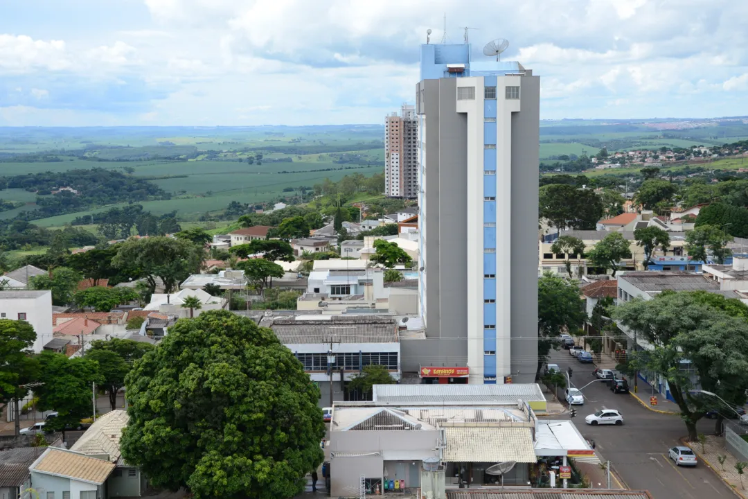 C​éu claro a parcialmente nublado com pancadas de chuva e trovoadas isoladas devem marcar este sábado em Apucarana e região. Foto: Tribuna do Norte