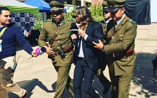 Repórter do “CQC Chile” foi expulso do Congresso Nacional. Reprodução/Instagram