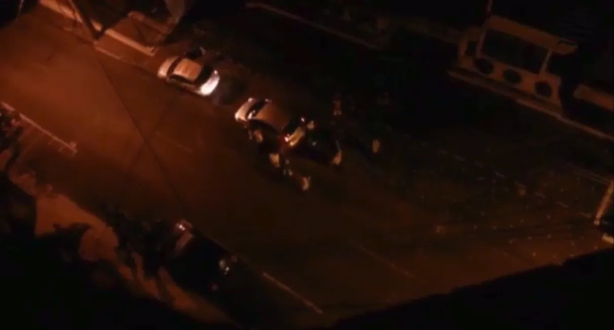 Moradora filma briga com tiros na saída de balada; veja o vídeo