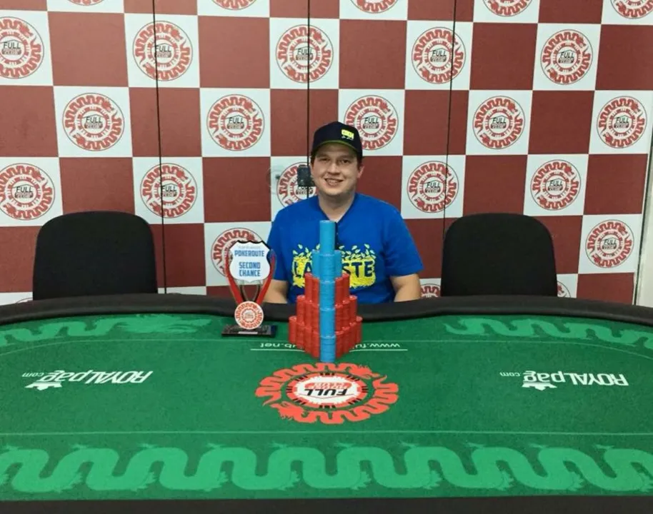 Vitor Hugo ganhou R$2,5 mil no último domingo, em um torneio presencial. Foto: Arquivo pessoal