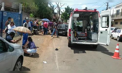 Duas pessoas ficam feridas após acidente entre carro e moto