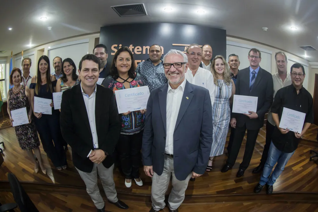 Apucarana recebe certificado da FIEP pela qualidade da educação municipal