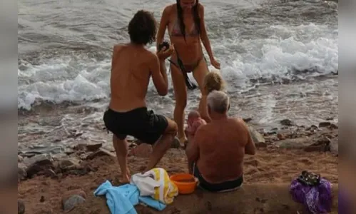 Fotos compartilhadas em rede social mostram suposto parto no mar vermelho