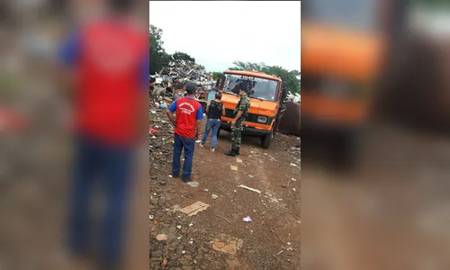 Polícia fiscaliza depósito de recicláveis a céu aberto em Ivaiporã