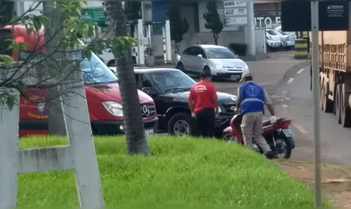 
							Motorista foge após colisão com moto e deixa duas mulheres feridas
						
						