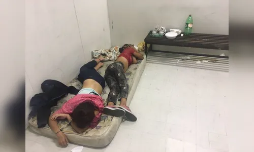 Presa denuncia agente de cadeia por estupro no Paraná; servidor foi afastado