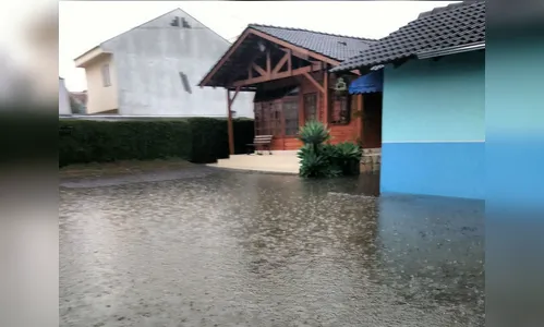 Chuva deixa 94 pontos alagados em Curitiba
