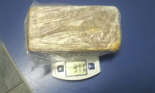 GM prende três pessoas e apreende quase 1 kg de crack
