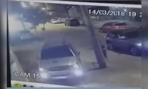 Câmera registra empresário sendo assassinado na frente do filho de cinco anos; veja o vídeo