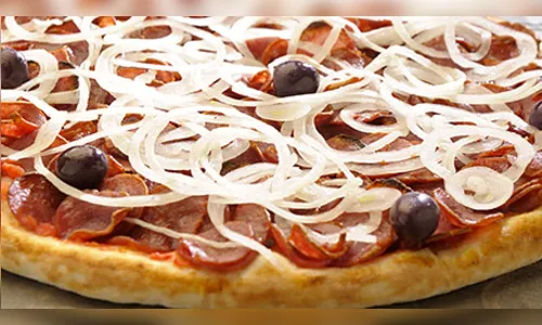 Cebola na pizza de calabresa provoca briga com tapas e socos