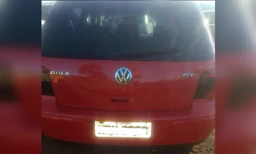 Polícia apreende carro com R$ 31 mil em multas por infrações, no PR