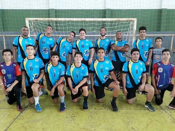 O time masculino de handebol de Arapongas faturou a medalha de bronze no Regional - Foto: Divulgação