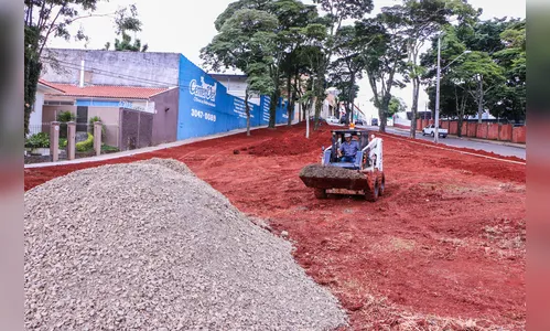 Programa da Prefeitura revitaliza praça