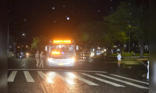 Homem é atropelado por ônibus metropolitano no centro de Jandaia do Sul